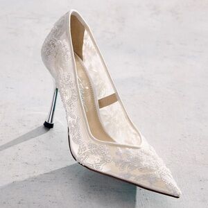Elegant White Lace Women's Heels Betsey Johnson